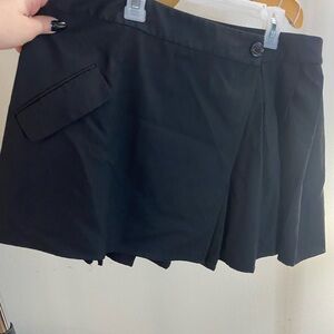 . Rails Black Wrap Around Skirt Nwt.
Size 14.